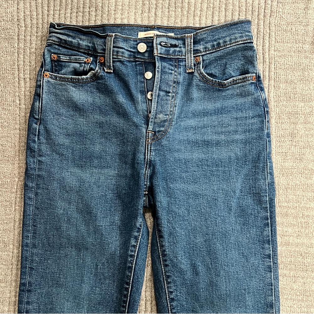 Womens Levis Cropped Jeans